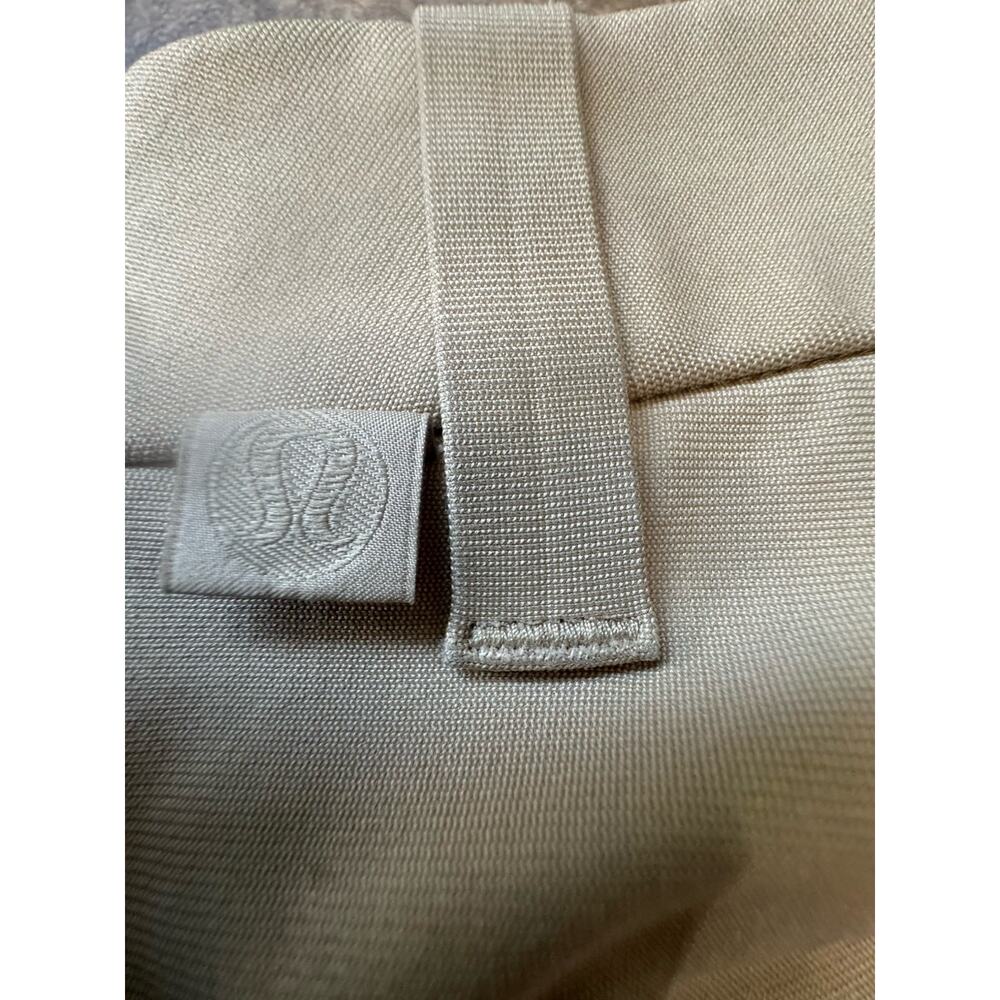 Lululemon ABC Classic Fit 9" Shorts Men's 30 Bone White Warpstreme Golf Chino - Picture 6 of 7